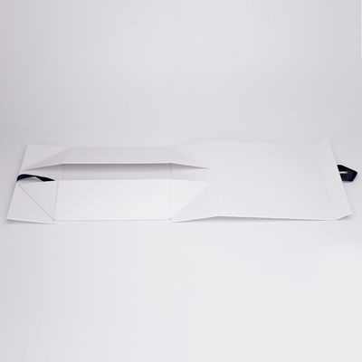 Folding Magnetic 185g fancy paper White Packaging Box For Apparel