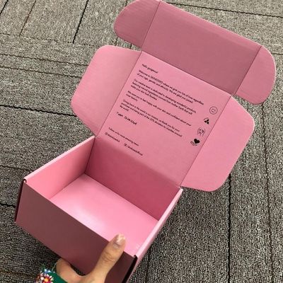 Corrugated Offset Printing CMYK Cosmetic Shipping Box 28*15*6cm